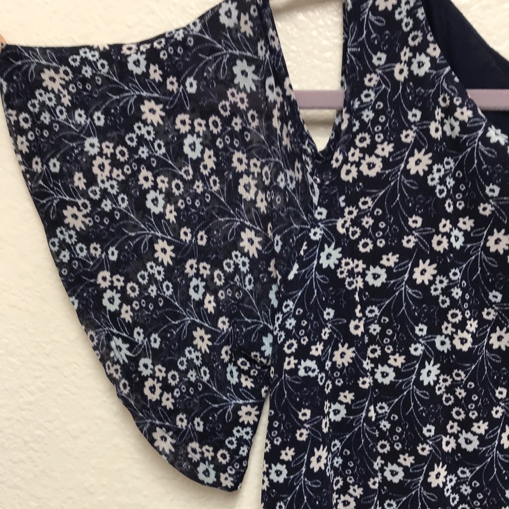 Cupio Cold Shoulder Women’s Medium Navy Floral Top Short Bell Sleeves - Picture 5 of 6